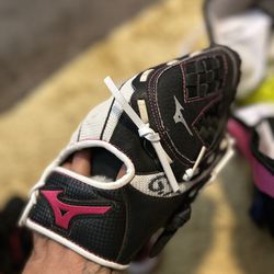 Softball 🥎 Gloves And balls