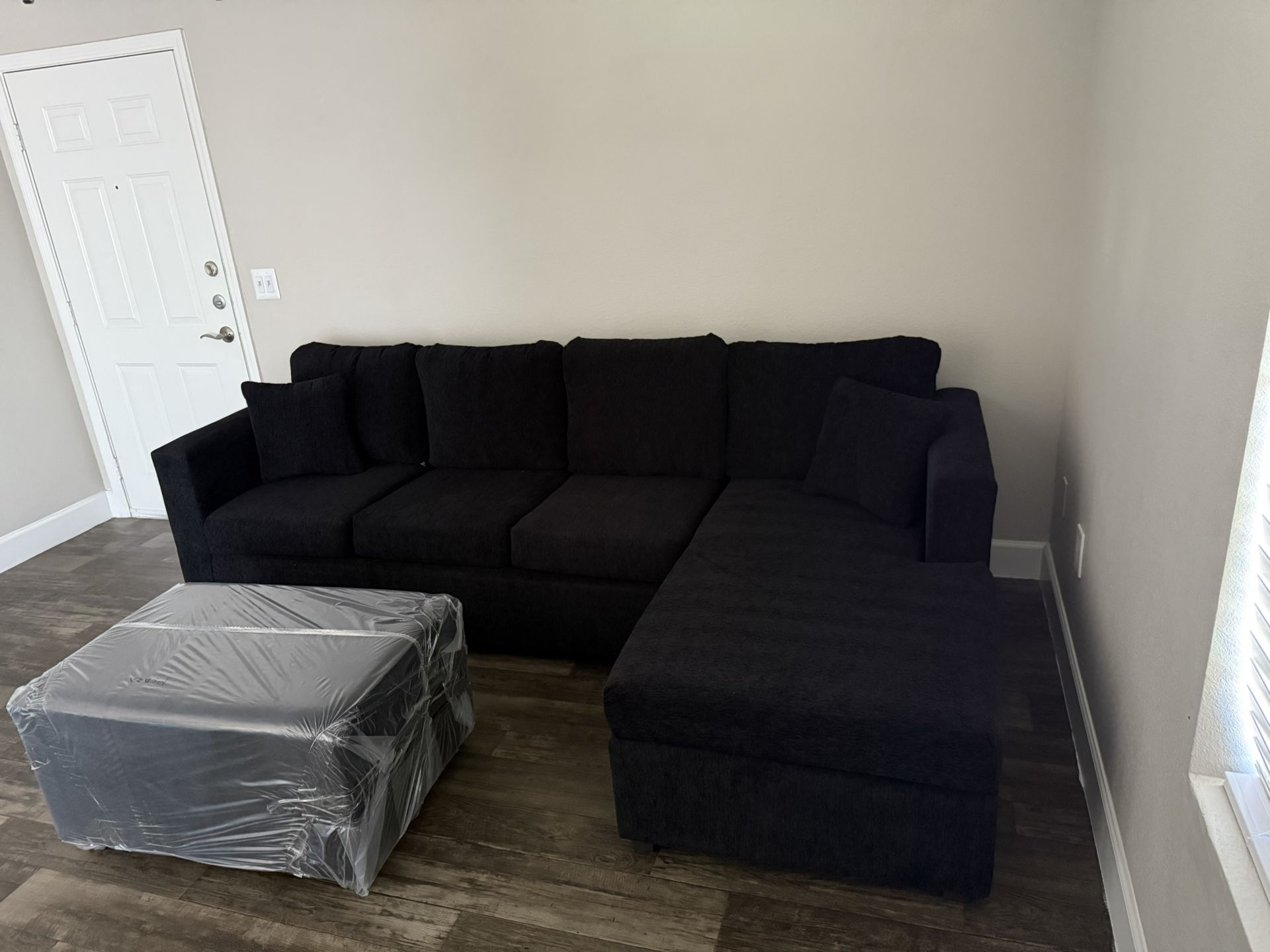 Brand New Black Sectionals With Free Ottoman In Stock