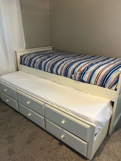 Bunk bed  wood color white (twin)