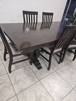 Kitchen table