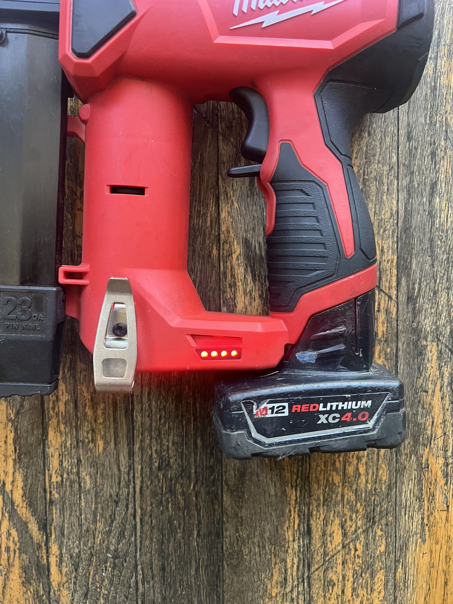 Milwaukee pin Nailer