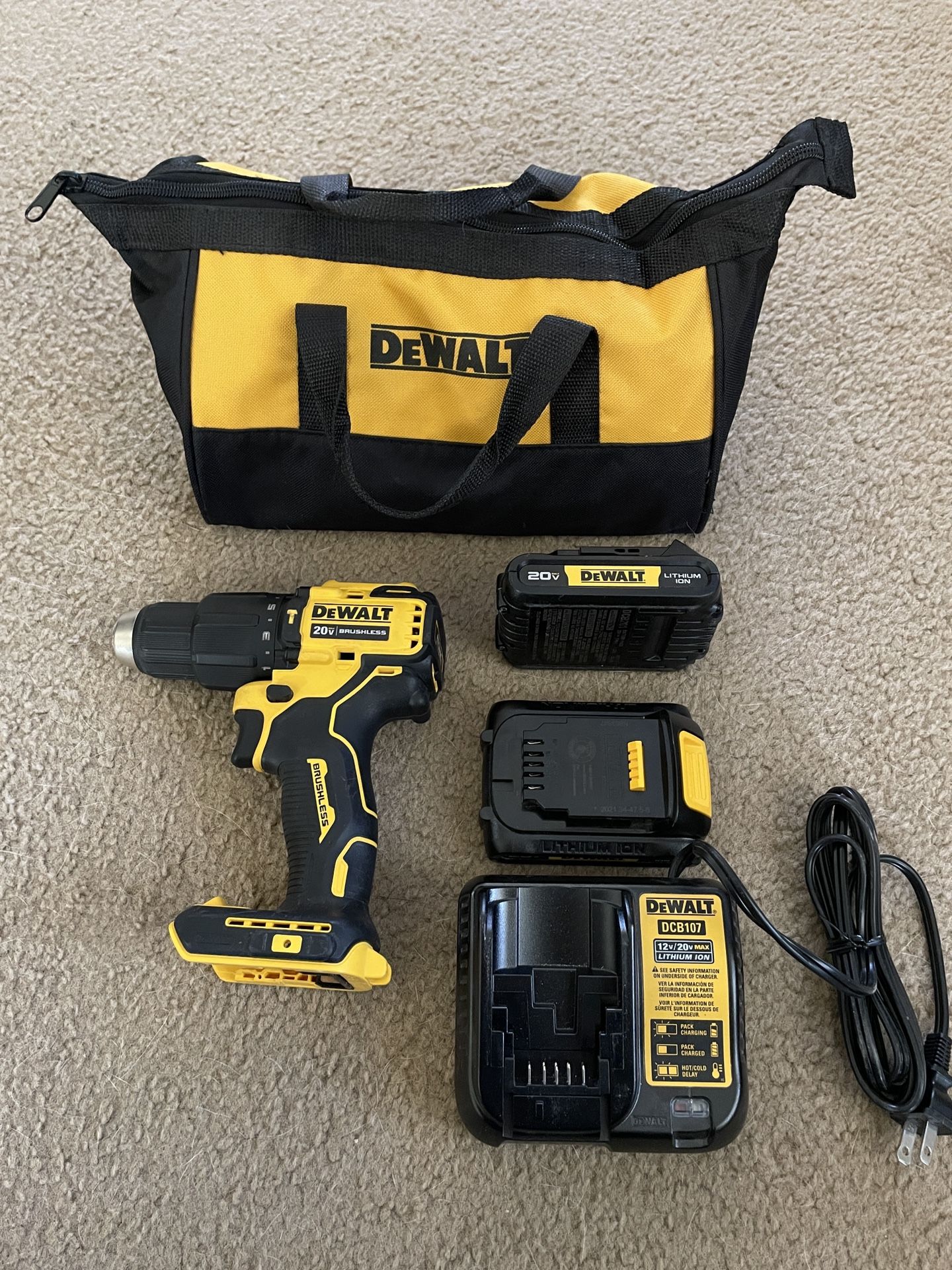 DEWALT ATOMIC 20V MAX Brushless Cordless Compact 1/2 in. Hammer Drill/Driver Kit
