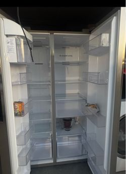 Samsung refrigerator with ice maker