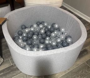 Toddler ball pit