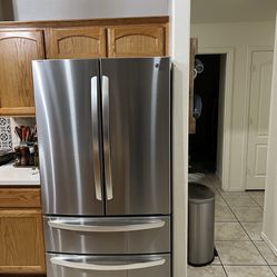 Like new LG Stainless Steel French Door Refrig 