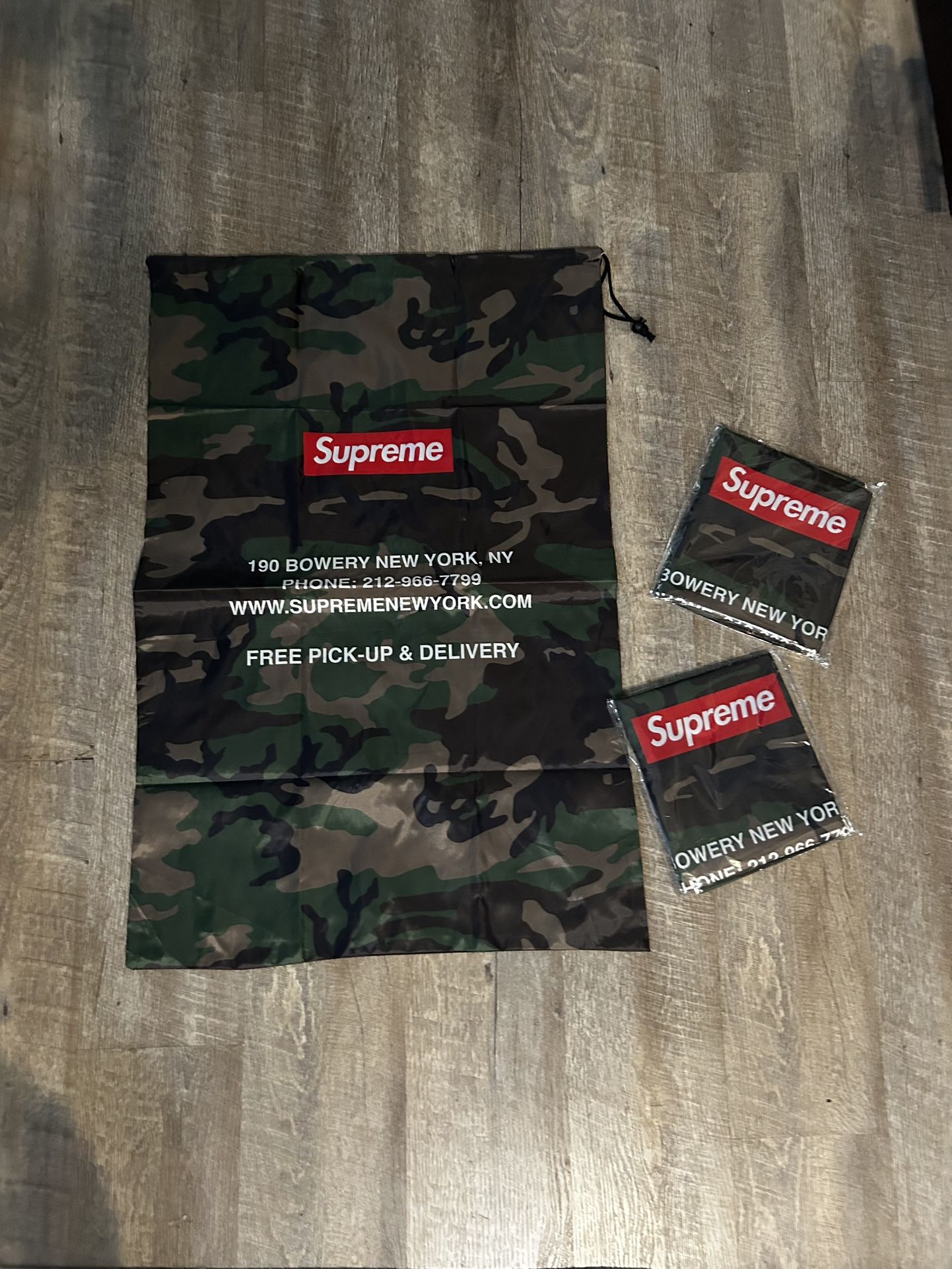 SUPREME LAUNDRY BAG