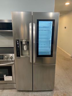 LG Side-by-Side Refrigerator – 2 Doors – Excellent Condition