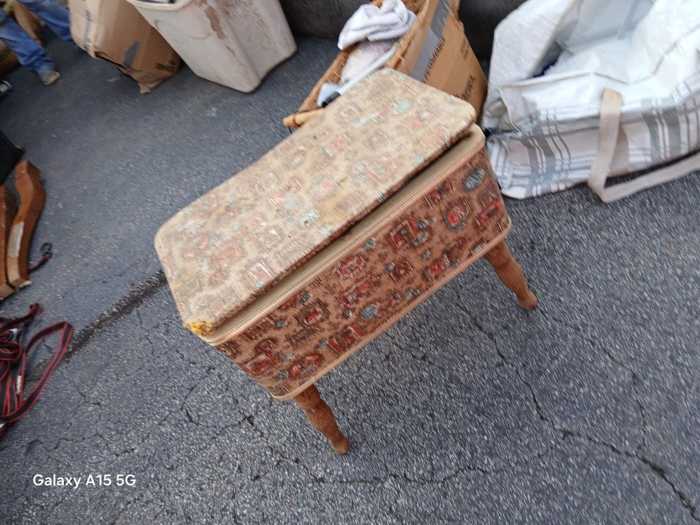 Colonial American Vinyl Large Burlington Footed Pedestal Sewing Box Stool

