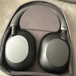 Sony XM5 Headphones