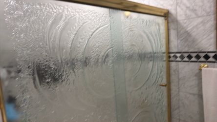 Tub  shower door  use