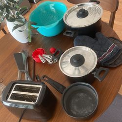 Kitchenware Pots Toaster Measuring cups Serving Utensils