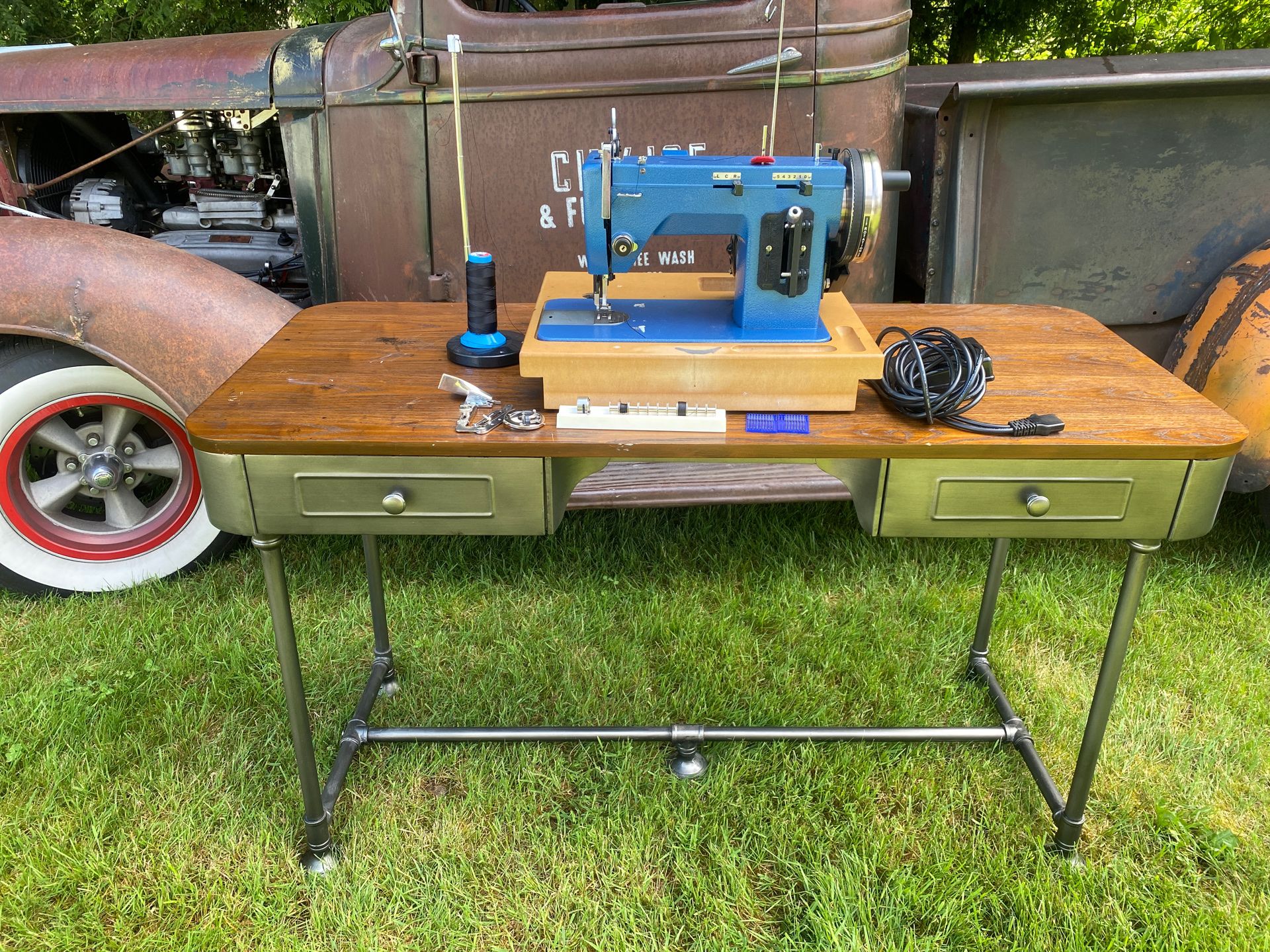 Like new sale Sailrite LSZ1 Sewing machine plus extras for Sale in