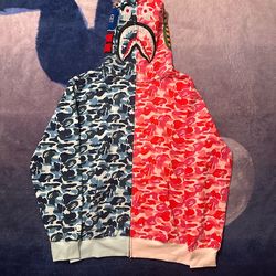 BAPE HOODIE‼️🚨 (2xL but fits like a large)Dm me if you want it