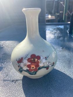 Vintage Japanese Kutani Porcelain Vase