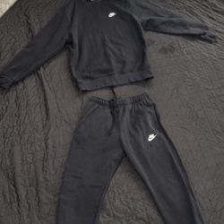 Nike Sweatshirt & Sweatpants 