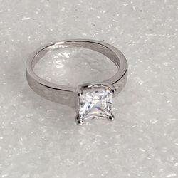 BEAUTIFUL WOMENS RING SIZE 6⭐️✨⭐️NEW CONDITION RING FOR WOMEN ✨HIGH QUALITY   