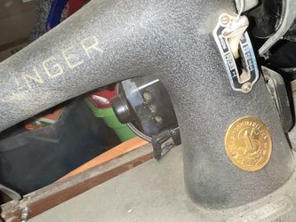 Vintage ANTIQUE Sewing machine with Case Cover