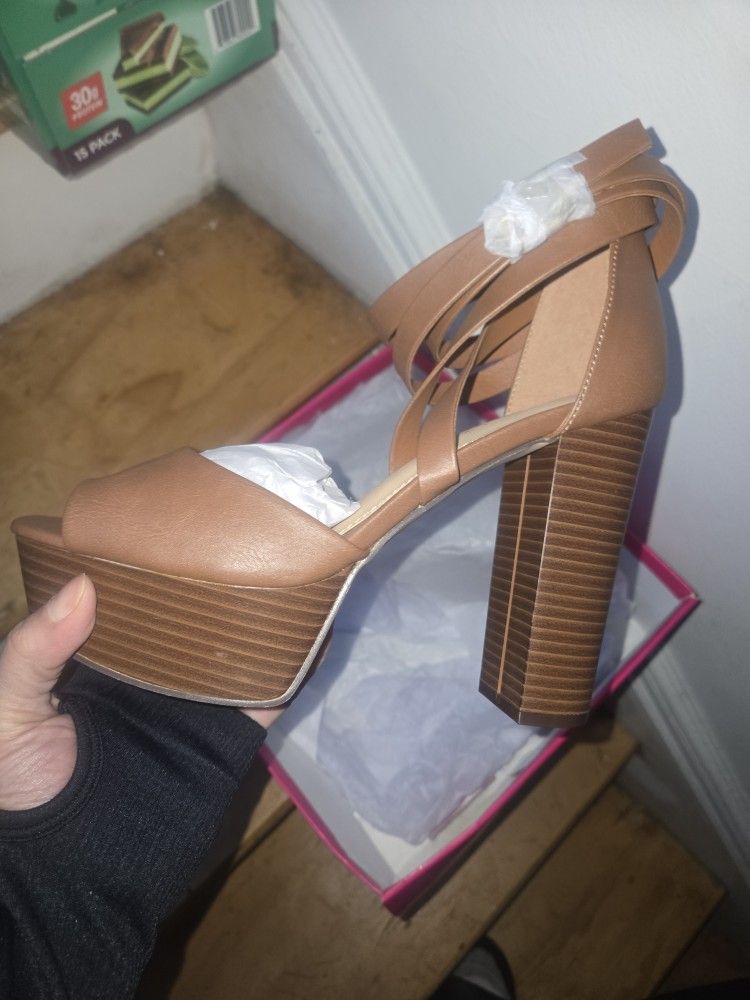 Open tone six inch heel sandal