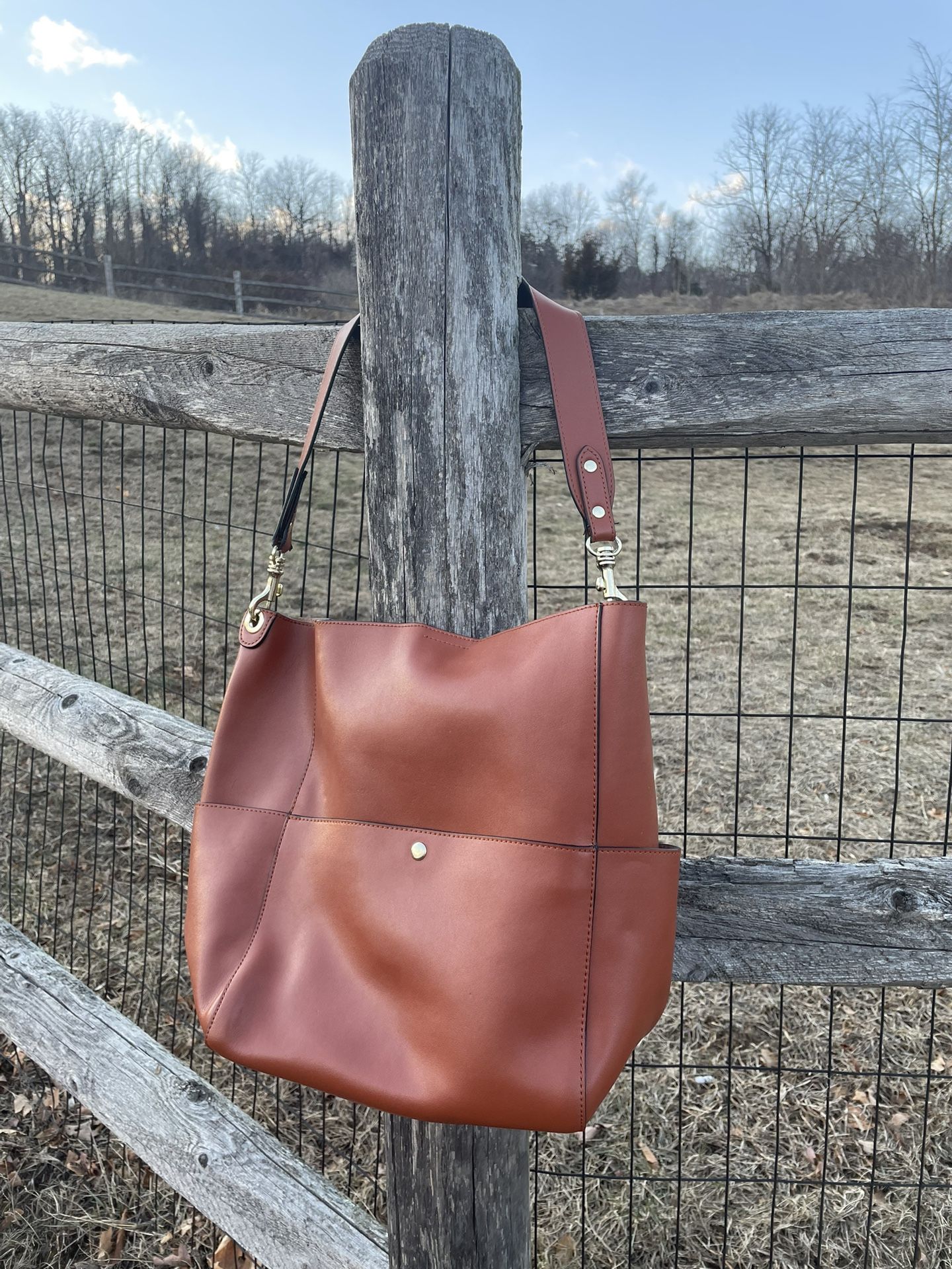 Leather Tote Bag Cognac Brown Shoulder Strap Pockets NOATD 0KDJ2338 Gold Hardwar