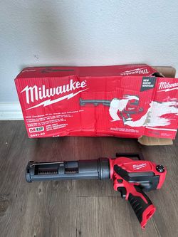 Milwaukee M12 Caulk And Adhesive Gun 2441-20