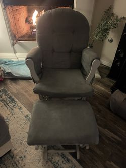 Baby Relax Windsor Glider and Matching Ottoman – Dark Gray