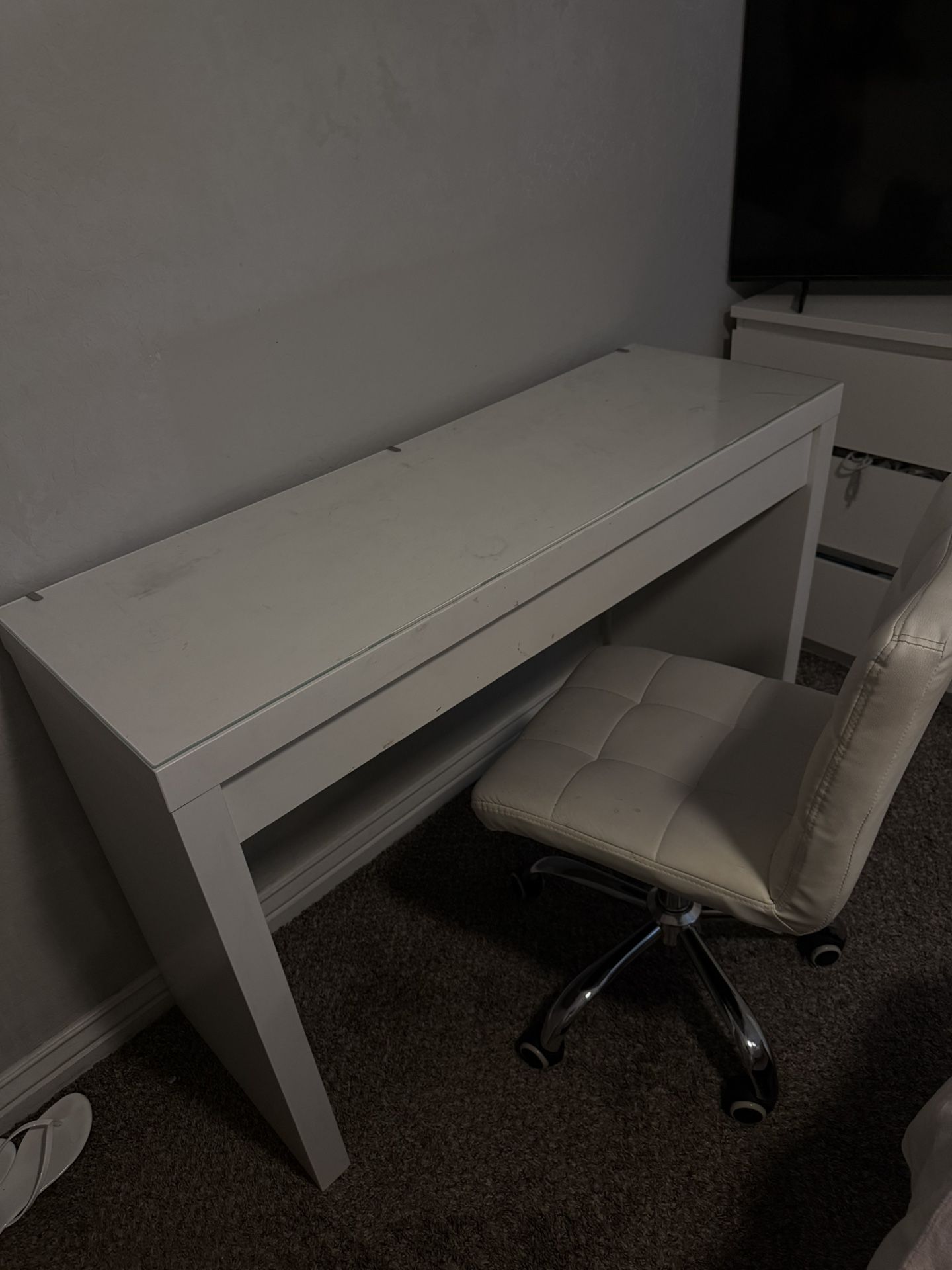 Vanity With Chair