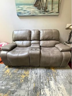 Recliner loveseat