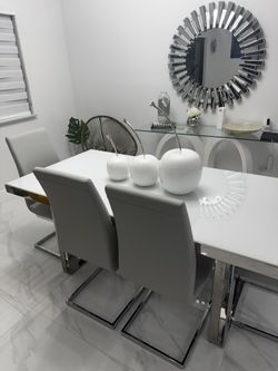 Modern 4 Chair/bench Dinning table El Dorado