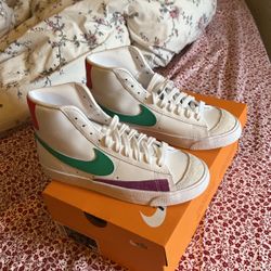 Nike  Blazer Mid 77 New 