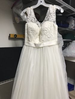 Wedding gown BRAND NEW NEVER WORN TAG STILL ATTACHED