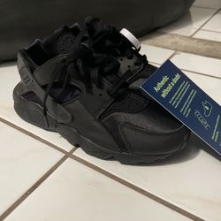 Brand New Huraches Triple Black Size 8 Men 