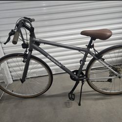 Storage Unit SALE:Mens Bike, Vacuums, Beds Etc