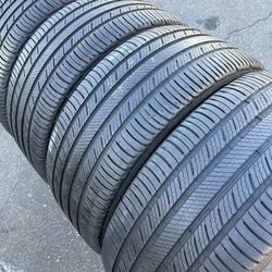Selling Set Of Michelin 235/45/18