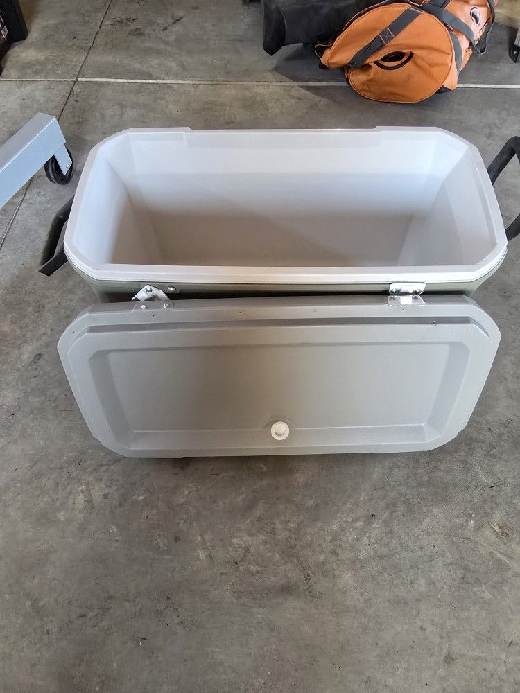70 Qt Igloo Cooler
