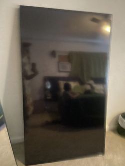 Vizio 60inch Tv . (cast) 