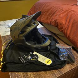 *BRAND NEW* Full Face/Half Shell MTB Helmet 