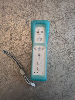 Nintendo wii 3rd party  controller and rubber protector