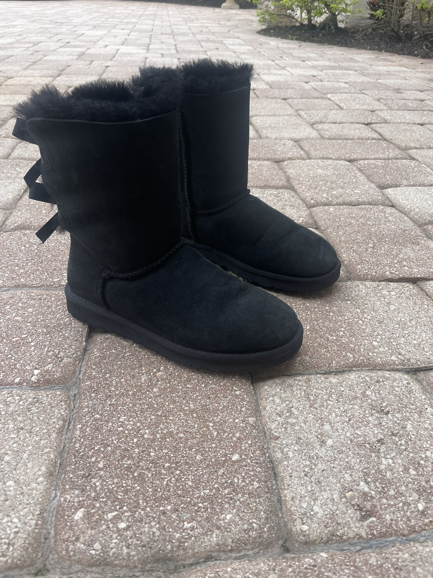 Women’s Ugg’s Shoes Size 6