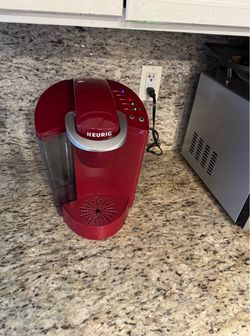 Keurig K-Classic Single Serve K-Cup Coffee Maker 3 Brew Sizes 48oz Rhubarb