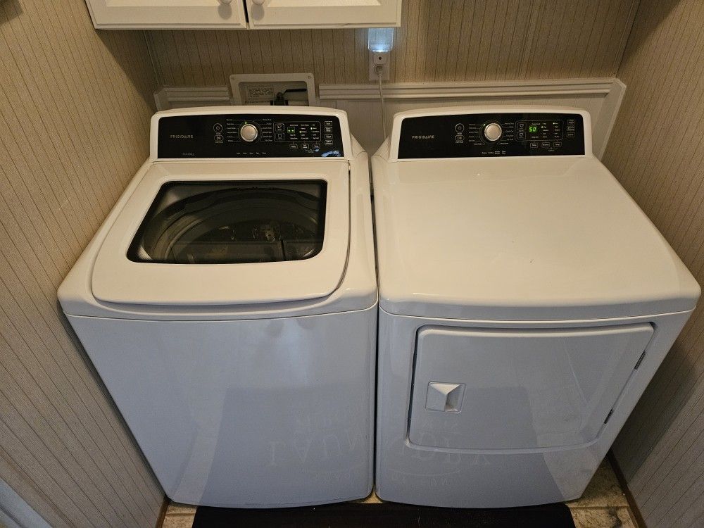 Frigidaire Washer/Dryer Set