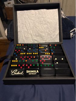 Dominoes set