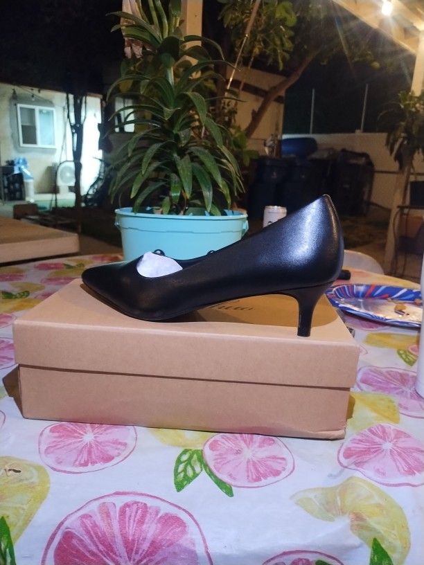 Black Kitten Heel