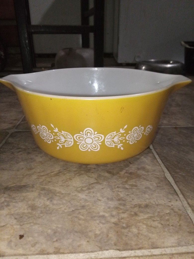Vintage Pyrex Floral Yellow Dish 475B 2 1/2 Quart Made In USA
