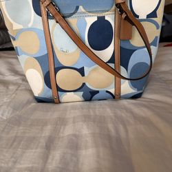 New Coach Bag With Wristlet