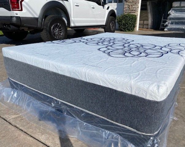3” Bamboo Charcoal and Gel Memory Foam Mattress Topper, King  King Bamboo Cool Gel Memory Foam!!