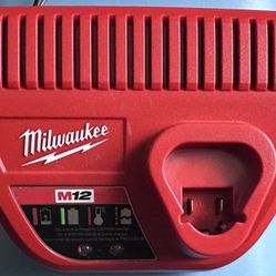 Milwaukee M12 Charger 