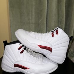 Jordan 12 University Red