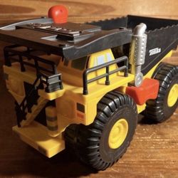 Tonka Strong Arm Dump Truck