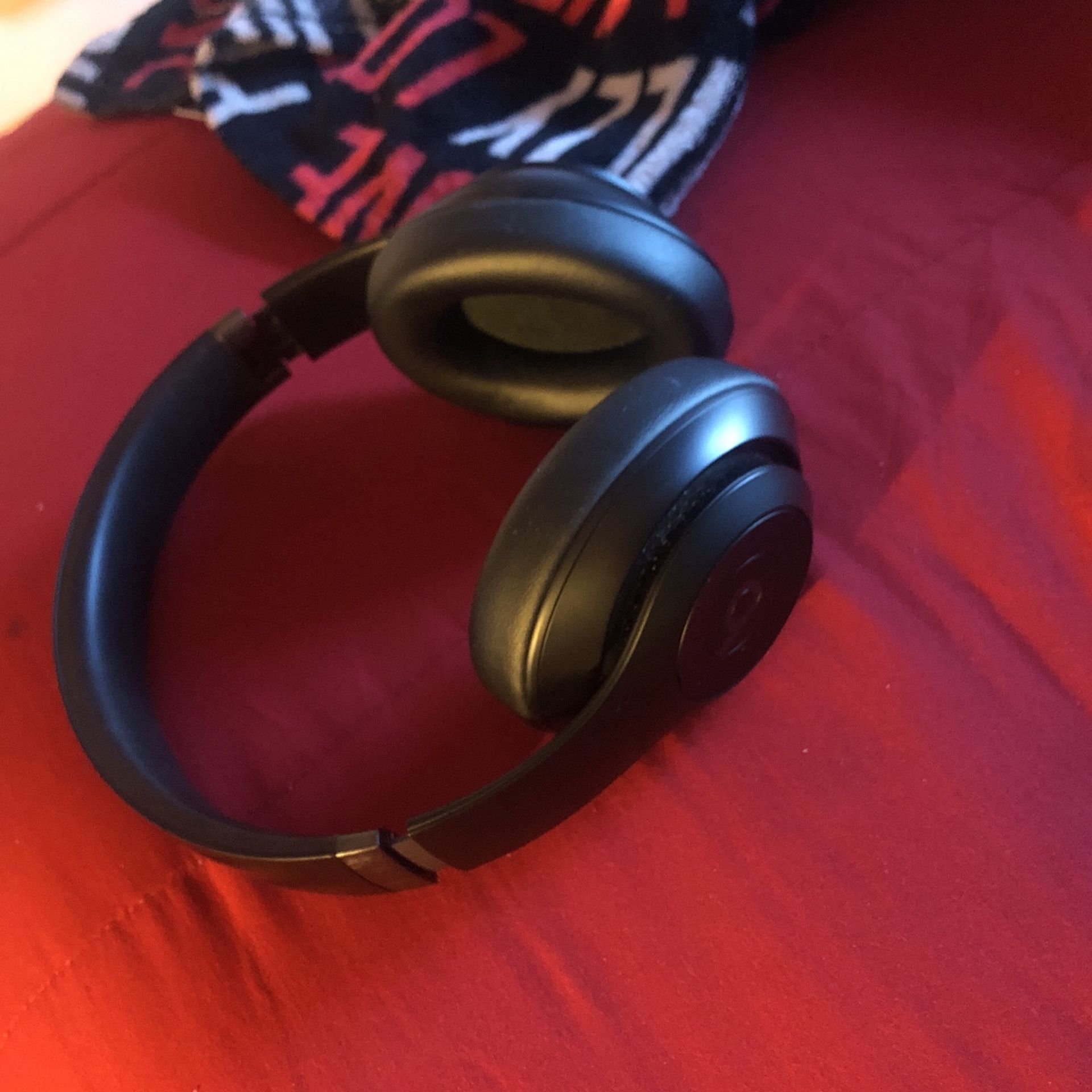 Black Apple Beats Studio Pro