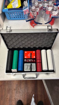 Poker chip/cards/ n dice set